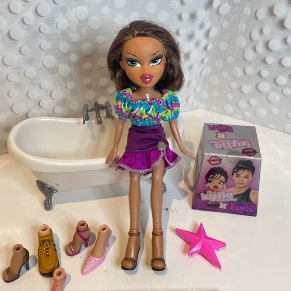 Bratz World House 🛁Bath tub with Yasmin doll bundle - Picture 3 of 16